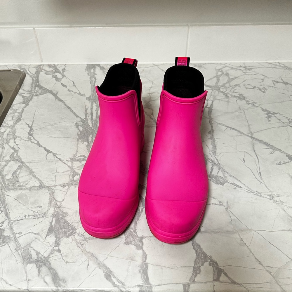 UGG Women’s droplet rain boot